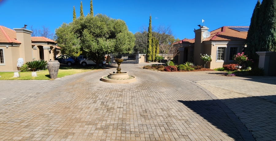 3 Bedroom Property for Sale in Kannoniers Park North West